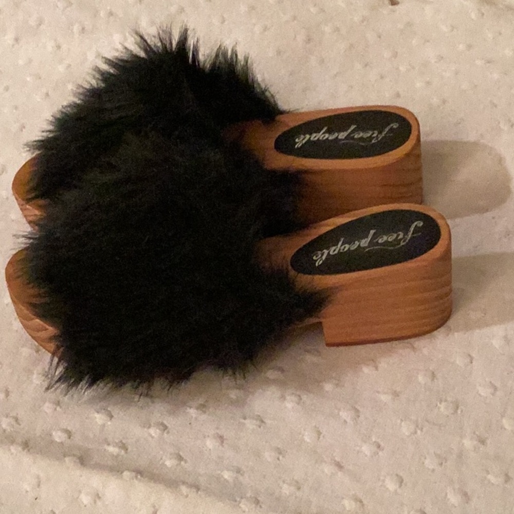 NNB Free people black faux fur & wood low heels sandals # 38/ 7.5 M - Picture 3 of 8